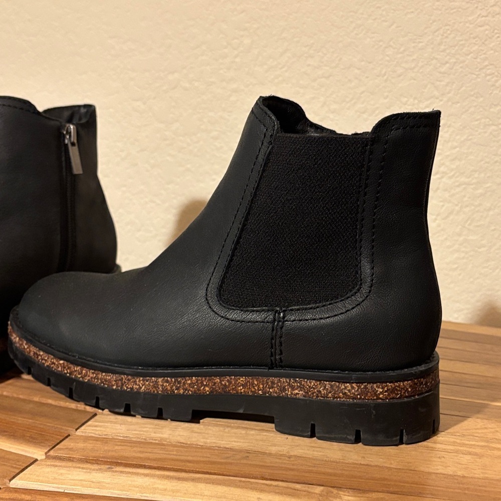 Earth Black Ankle Booties - Picture 4 of 5